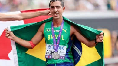 Caio Bonfim conquista ouro nos 20km da marcha atlética no Mundial de Tóquio 2025, tornando-se o maior medalhista brasileiro da modalidade. Outros atletas brasileiros também brilharam na competição.