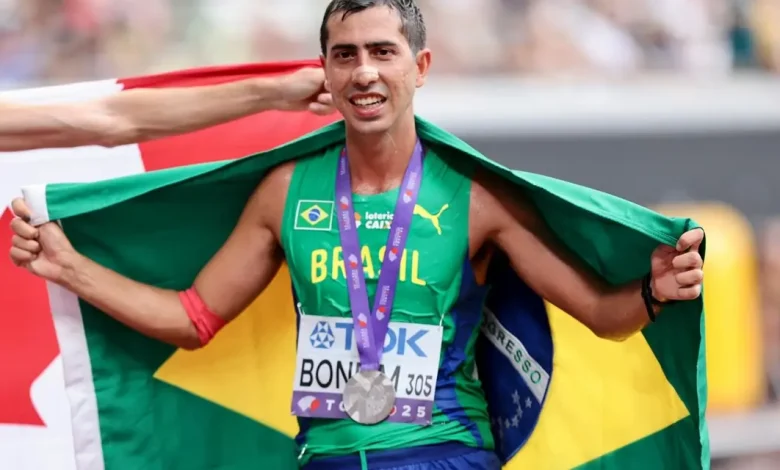 Caio Bonfim: Maior Medalhista Brasileiro da Marcha Atlética 1 Caio Bonfim conquista ouro nos 20km da marcha atlética no Mundial de Tóquio 2025, tornando-se o maior medalhista brasileiro da modalidade. Outros atletas brasileiros também brilharam na competição.
