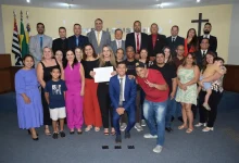 Câmara homenageia Escola Municipal Profª. Cléia Caçapava Silva com o título de "Escola Ouro 2024". A instituição se destacou no Índice de Excelência Educacional do Governo de São Paulo, reconhecendo o trabalho dedicado da equipe escolar.