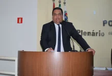 Vereador Ricardo Rio aprova dois projetos de lei em Paraguaçu Paulista. O 'Kit-Alimentação da Saúde' beneficia pacientes que precisam buscar atendimento fora do município, enquanto o outro projeto torna obrigatória a divulgação de lista de espera por consultas e exames na rede pública. Acesse o site da Câmara Municipal para mais informações.