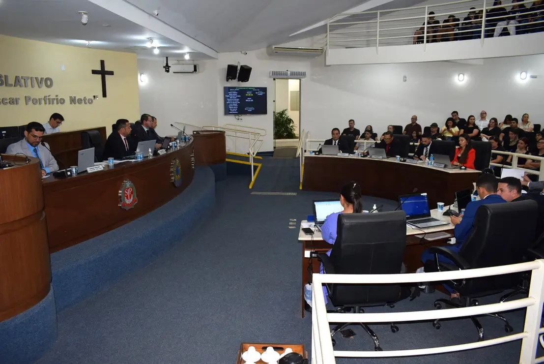 Vereadores aprovaram projetos do prefeito Antian, incluindo alterações no PPA 2022-2025, LDO 2025 e na PGV. A sessão também aprovou projeto para construção de unidades habitacionais. Confira os detalhes no site da Câmara.
