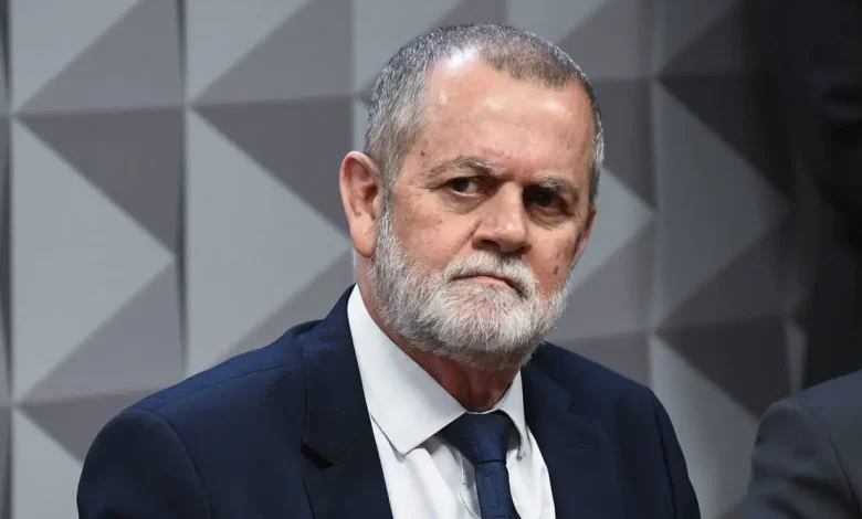 Ex-diretor financeiro do "Careca do INSS" revela movimentações de R$ 140 milhões em empresas ligadas ao grupo. Depoimento na CPI detalha atuação de associações e cobrança de descontos de aposentados.