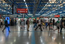 Linha 19-Celeste revoluciona transporte entre São Paulo e Guarulhos com trajeto rápido e eficiente de 35 minutos. 17,6 km com 15 estações otimizam tempo e melhoram qualidade de vida.