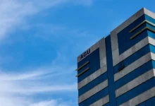 Honorários da Advocacia-Geral da União (AGU) atingiram recorde de R$ 2,34 bilhões em julho, impulsionados por cálculo de terço de férias sobre os valores. Transparência aumentada com novo painel de dados e medidas para fortalecer governança do CCHA.