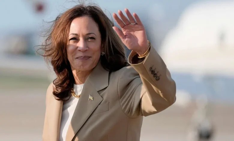 Harris arrecada US$ 200 milhões para candidatura de 2024, enquanto Biden enfrenta questionamentos sobre sua saúde 1 Kamala Harris raises $200 million for 2024 presidential bid. Despite Biden's reelection, Harris expresses concerns about his age and fitness for office, sparking questions about the Democratic party's future.