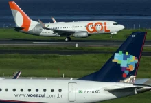 Fim da fusão Gol e Azul reavivará o mercado brasileiro de aviação. Sem a união dos principais players, a competição aumenta, com expectativas de mais voos, opções e preços competitivos.