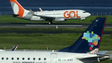 Fim da fusão Gol e Azul reavivará o mercado brasileiro de aviação. Sem a união dos principais players, a competição aumenta, com expectativas de mais voos, opções e preços competitivos.