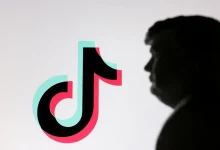 Donald Trump afirma ter fechado acordo sobre venda de ativos do TikTok fora da China para empresa americana. Ele alega que conversará com Xi Jinping sobre o assunto. Detalhes do acordo ainda não foram divulgados.