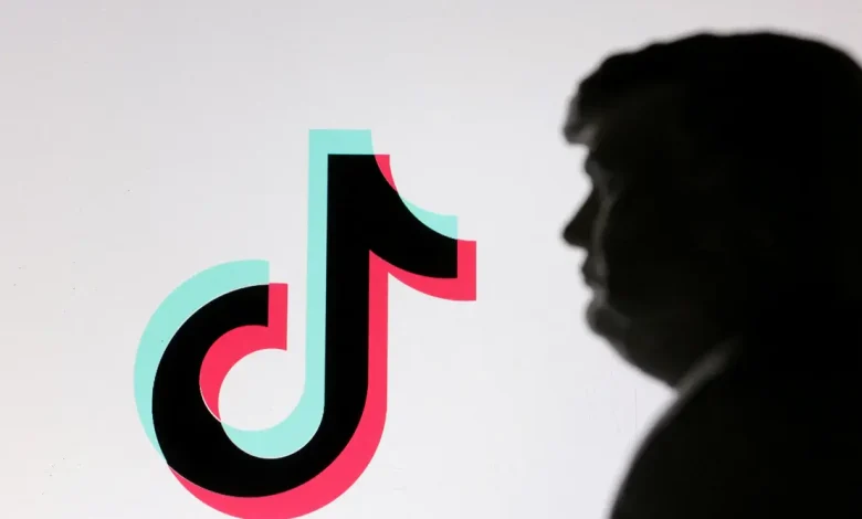 Trump anuncia acordo para venda de ativos do TikTok a empresa americana 1 Donald Trump afirma ter fechado acordo sobre venda de ativos do TikTok fora da China para empresa americana. Ele alega que conversará com Xi Jinping sobre o assunto. Detalhes do acordo ainda não foram divulgados.