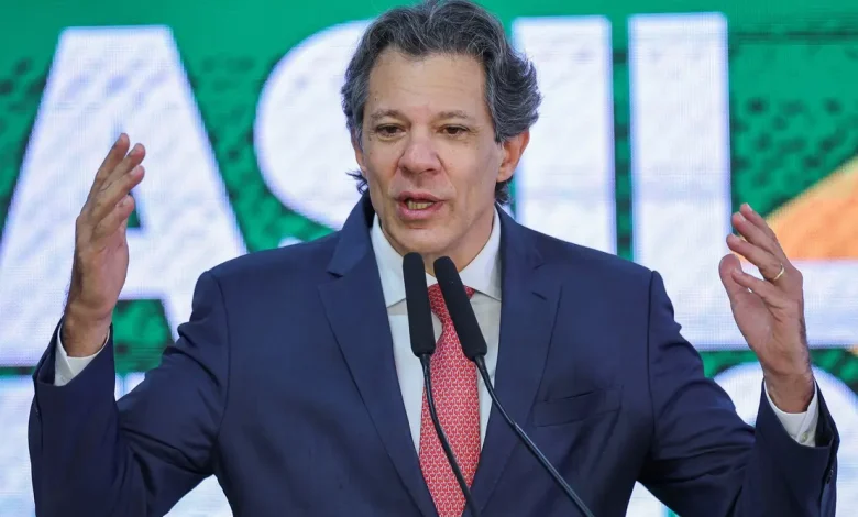 Haddad assina MP para combater impacto de tarifas americanas 1 Ministro Haddad assina MP para combater impacto de tarifas americanas em produtos brasileiros. Ação visa mitigar efeitos das tarifas de até 50% implementadas pelo ex-presidente Donald Trump.
