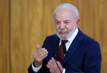 Nova pesquisa Ipespe mostra aprovação do governo Lula em 50%, superando a desaprovação. Aumento da popularidade do presidente, especialmente entre classes médias e centro político, abre espaço para novas iniciativas e consolida a agenda política.