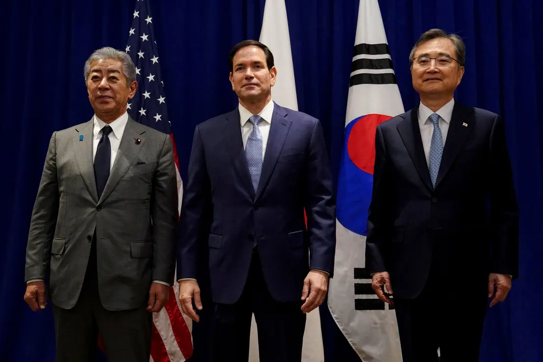 Preocupação crescente com a tensão no Estreito de Taiwan 14 Diplomatas dos EUA, Coreia do Sul e Japão expressaram preocupação crescente com a tensão no Estreito de Taiwan. A declaração conjunta na ONU defende a paz, segurança e um futuro estável para Taiwan, condenando qualquer mudança unilateral do status quo e as reivindicações marítimas ilegais da China.