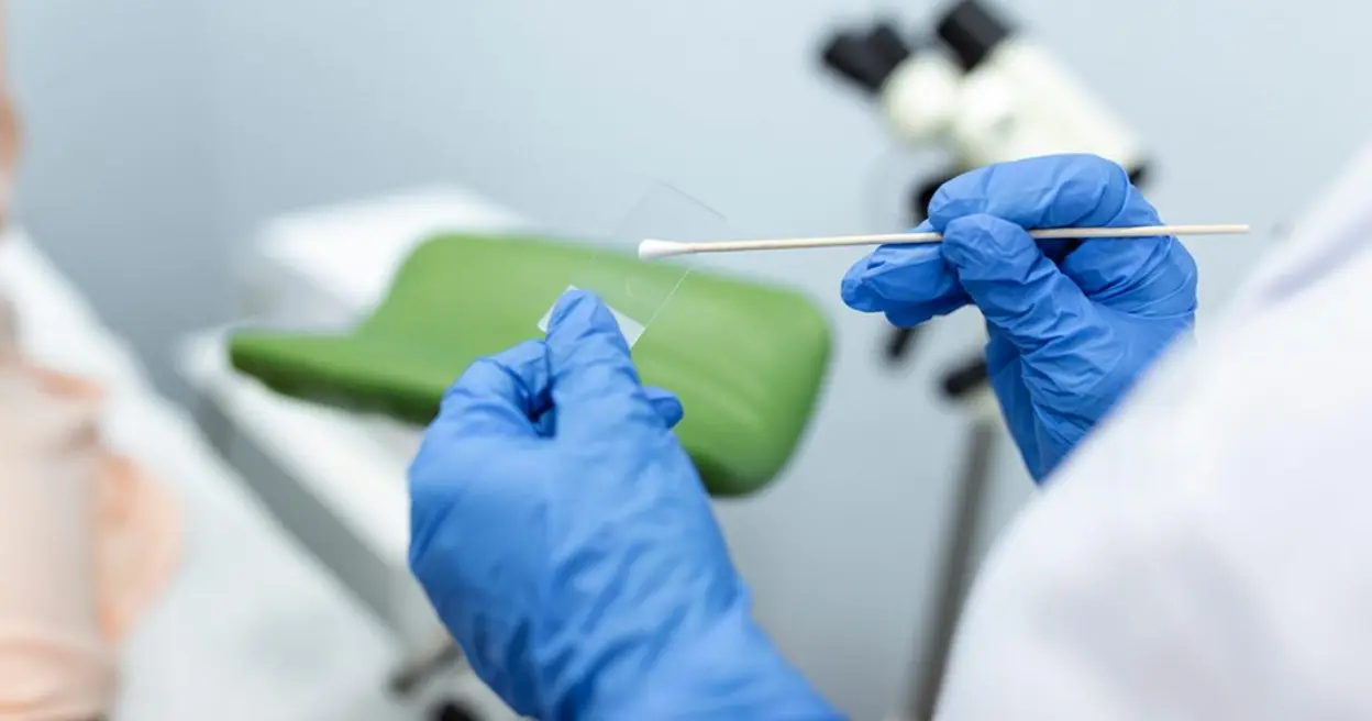 Ribeirão Preto inova no combate ao câncer de colo de útero com exame molecular da USP. Identifica o HPV de alto risco em estágios iniciais, permitindo acompanhamento precoce e aumentando as chances de cura. Saúde da mulher em primeiro lugar!