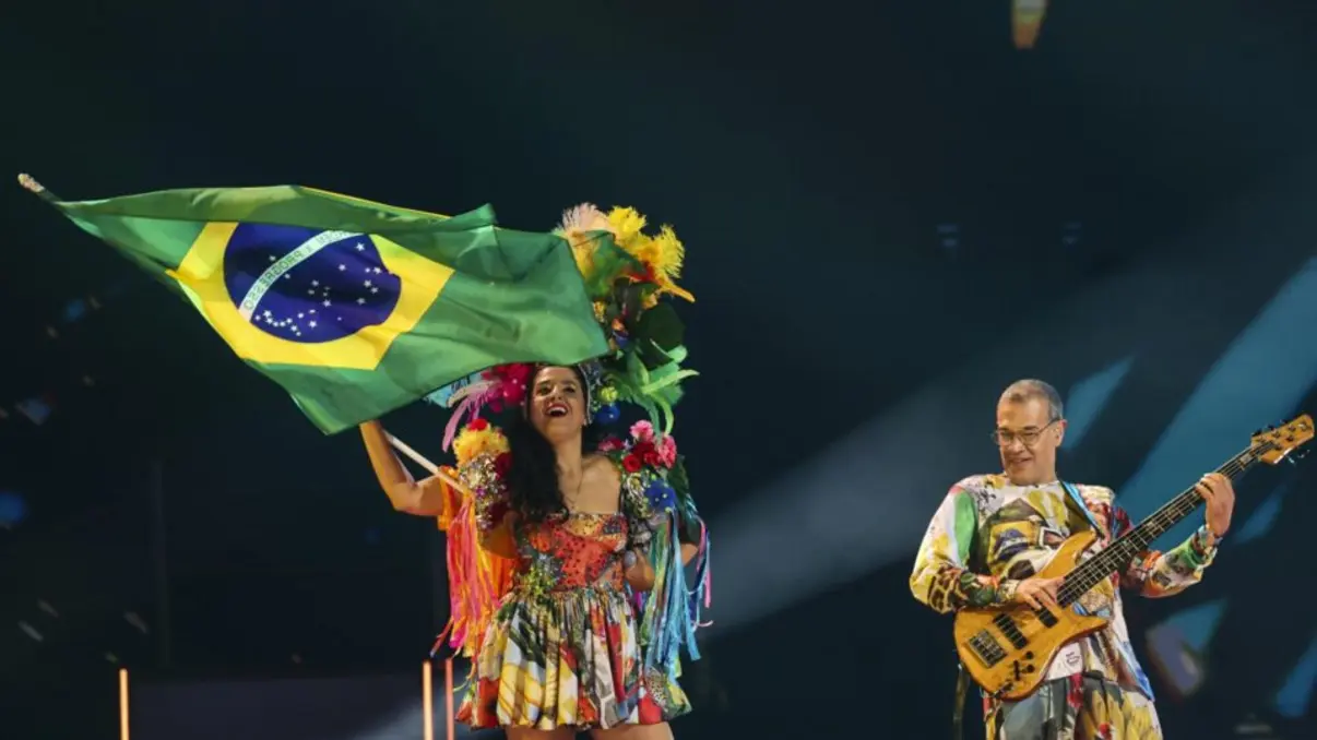 Brasil no Intervision: Tais e Luciano Calazans levam "Pipoca com Amor" para Moscou 14 Brasil participa do Intervision, festival musical alternativo ao Eurovision, em Moscou. Tais Nader e Luciano Calazans representam o país com "Pipoca com Amor". O evento celebra "valores tradicionais" e busca se tornar uma alternativa global ao Eurovision.