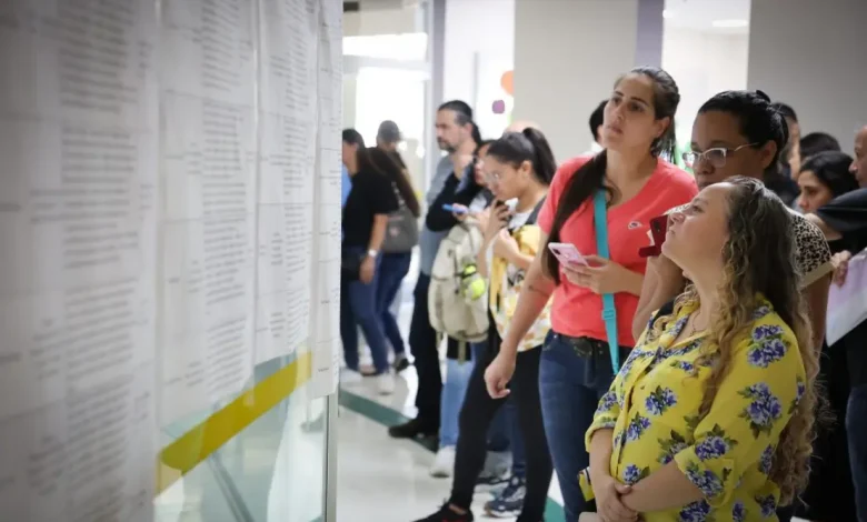 Grande Feirão de Emprego em Barueri: 800+ Vagas! 1 Grande feirão de emprego em Barueri com mais de 800 vagas! Empresas de diversos setores oferecem oportunidades em tecnologia, indústria, comércio e serviços. Terça-feira (9), uma chance única para candidatos e empresas. Faça parte!