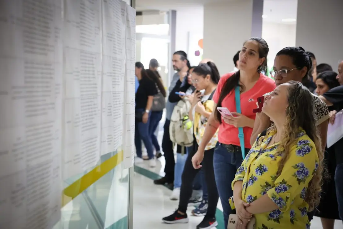 Grande feirão de emprego em Barueri com mais de 800 vagas! Empresas de diversos setores oferecem oportunidades em tecnologia, indústria, comércio e serviços. Terça-feira (9), uma chance única para candidatos e empresas. Faça parte!