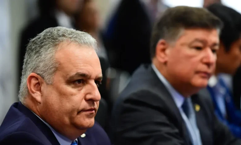 CPMI do INSS segue nesta segunda, com reforço de segurança para depoimento de Antunes 1 Sessão da CPMI do INSS segue mantida para segunda-feira, mesmo após a prisão de "Careca do INSS". Antunes pode depor e apresentar sua versão sobre o escândalo de desvio de R$ 6 bilhões do INSS. Segurança será reforçada para garantir liberdade de expressão.