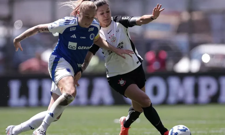 Ação no Futebol Brasileiro: Série A, Série B e Brasileiro Feminino 1 Ação no futebol brasileiro! Confira os jogos da Série A e Série B: clássicos, confrontos importantes e a decisão do Brasileiro Feminino.