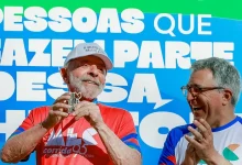 Presidente Lula celebrou os 95 anos do Ministério da Educação com caminhada em Brasília, defendendo a soberania educacional para um Brasil independente. Acompanhado da primeira-dama Janja e de ministros, o percurso de 3km culminou em discurso sobre a importância da educação de qualidade para o país.