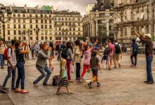 Secretaria de Turismo de São Paulo leva os destinos paulistas para Paris e Buenos Aires. Workshops, palestras e eventos capacitam profissionais do turismo e impulsionam o fluxo de visitantes internacionais ao estado.