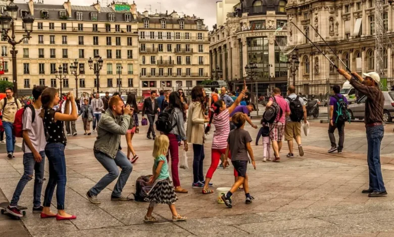 Secretaria de Turismo de São Paulo leva os destinos paulistas para Paris e Buenos Aires. Workshops, palestras e eventos capacitam profissionais do turismo e impulsionam o fluxo de visitantes internacionais ao estado.