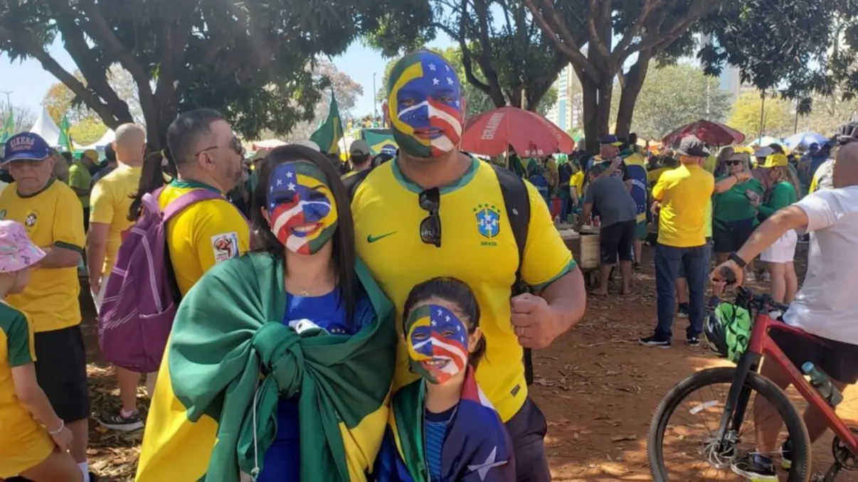 Manifestações em diversas cidades brasileiras no dia 7 de setembro reuniram apoiadores de Bolsonaro que exigem anistia aos presos do 8 de janeiro e impeachment de Alexandre de Moraes. A polarização política brasileira se manifesta nos atos com forte presença de segurança e repercussão midiática.