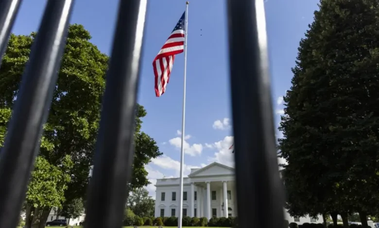 Nova taxa para visto americano adiada. Congresso americano aprovou aumento de US$ 185 para US$ 485, mas data de início ainda não definida.