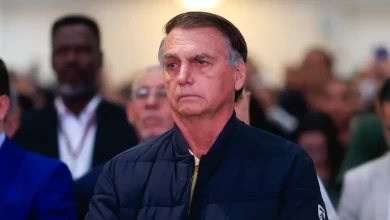 Julgamento de Bolsonaro no STF pode intensificar sanções americanas, polarizar sociedade e influenciar eleições de 2026, segundo a Eurasia Group.
