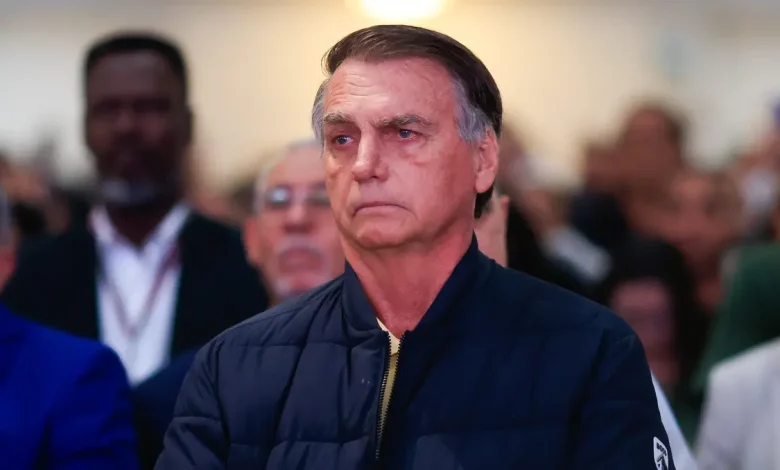 Julgamento de Bolsonaro no STF pode intensificar sanções americanas, polarizar sociedade e influenciar eleições de 2026, segundo a Eurasia Group.