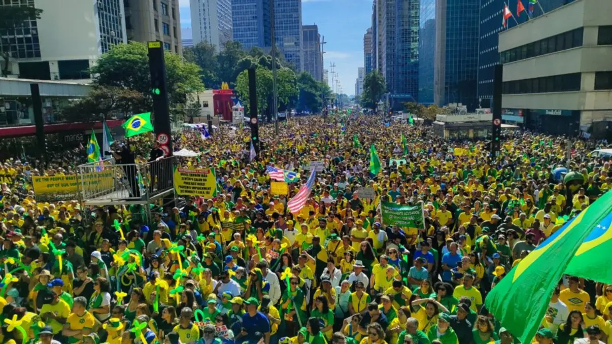 Manifestantes em todo o Brasil celebram 7 de Setembro com protestos, pedindo anistia aos réus de 8 de janeiro e impeachment de Alexandre de Moraes. Cidades como SP, RJ e Brasília preparam atos com caminhadas, orações e concentrações.