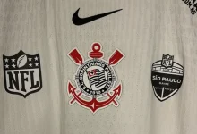 Corinthians aumenta exigência para naming rights da sua arena, buscando R$ 60 milhões anuais. O Timão busca parceiro estratégico com grande poder de influência e alcance com público fiel.