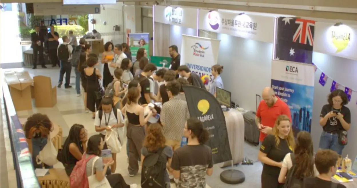 FEA-USP sedia a Feira de Intercâmbio nos dias 23 e 24 de setembro. Conheça universidades e agências estrangeiras, explore programas de intercâmbio, bolsas de estudo e oportunidades de pesquisa. Expanda seus horizontes e construa um futuro internacional!