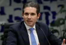 Presidente da Câmara defende projeto de anistia com consenso, respeitando o STF e permitindo revisão de penas. Debate sobre anistia e PEC da Impunidade mobiliza a população, evidenciando a democracia brasileira.