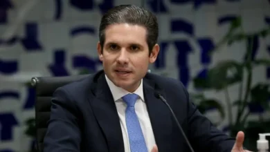 Presidente da Câmara defende projeto de anistia com consenso, respeitando o STF e permitindo revisão de penas. Debate sobre anistia e PEC da Impunidade mobiliza a população, evidenciando a democracia brasileira.