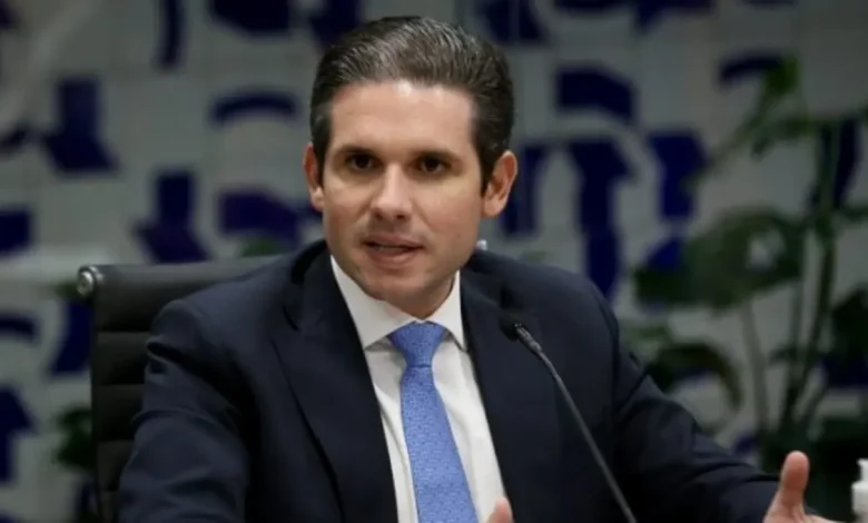 Anistia com Consenso: Presidente da Câmara Defende Revisao de Penas e Respeito ao STF 1 Presidente da Câmara defende projeto de anistia com consenso, respeitando o STF e permitindo revisão de penas. Debate sobre anistia e PEC da Impunidade mobiliza a população, evidenciando a democracia brasileira.