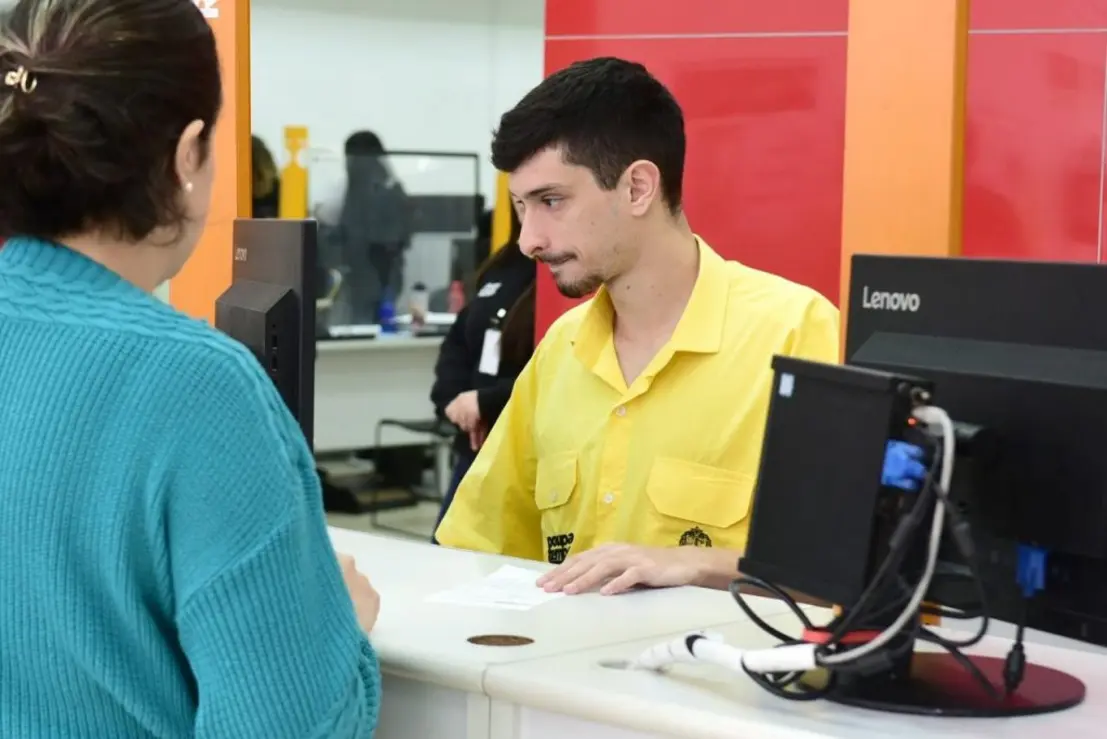 Poupatempo reconhecido entre os 10 melhores serviços do Brasil no Prêmio iBest 2025! Com 245 postos e mais de 4.3 mil serviços digitais e presenciais, a Agência SP aproxima o governo da população de forma eficiente e moderna.