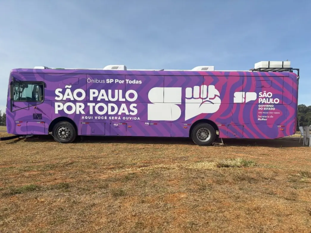 Ônibus SP Por Todas em Jaguariúna: Apoio e Orientação para Mulheres em Situação de Vulnerabilidade 14 Ônibus SP Por Todas chega a Jaguariúna oferecendo apoio e orientação para mulheres em situação de vulnerabilidade. A unidade móvel disponibiliza serviços jurídicos e psicossociais no Rodeio e no Centro Cultural. Acesso à ajuda e segurança para todas.