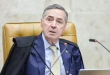 Presidente do STF, Barroso, envia projeto de lei com reajuste salarial de 8% ao ano para servidores do Judiciário em 3 etapas. A proposta visa compensar a perda de poder aquisitivo dos funcionários, que sofreu 24,21% desde 2019.