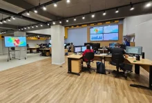 SP Águas celebra 1 ano com inauguração de moderna sala de situação de R$ 20 milhões. A nova infraestrutura otimiza gestão de água e esgoto, garantindo maior agilidade e qualidade de serviços para São Paulo.