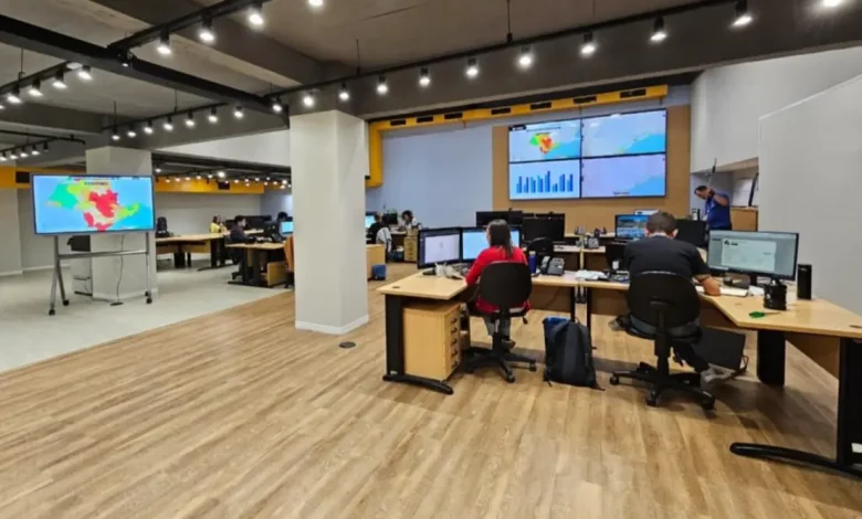 SP Águas celebra 1 ano com inauguração de moderna sala de situação de R$ 20 milhões. A nova infraestrutura otimiza gestão de água e esgoto, garantindo maior agilidade e qualidade de serviços para São Paulo.