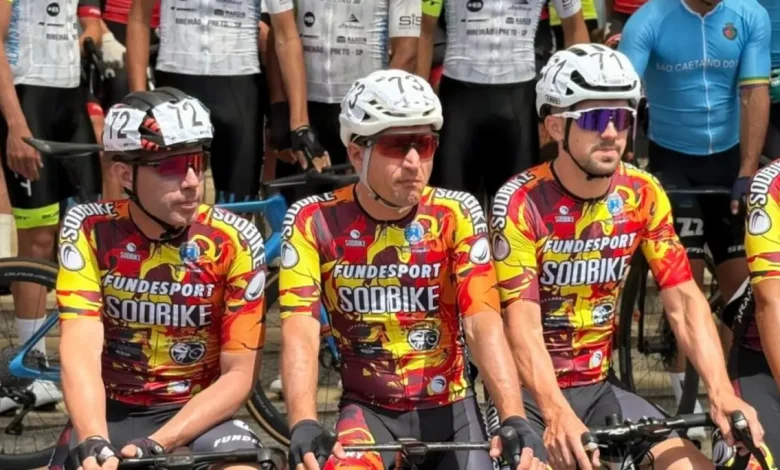 Ciclistas internacionais se preparam para a largada da Volta Ciclística Internacional, que atravessará São Paulo com um percurso desafiador conectando diversas cidades. A prova promete espetáculo de técnica e resistência em paisagens diversificadas.