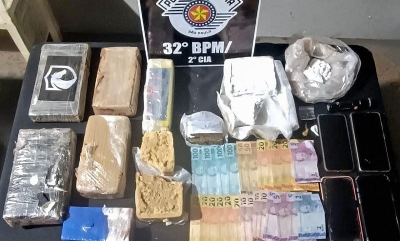 Traficantes sao flagrados e presos com quantidade expressiva de drogas em Paraguacu