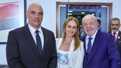 Análise da ofensiva de Trump contra ministro Alexandre de Moraes, com sanções financeiras e acusações de censura. Deltan Dallagnol, Guilherme Kilter e Daniel Vargas comentam as repercussões no Brasil, com resposta do STF e denúncia contra Eduardo Bolsonaro.