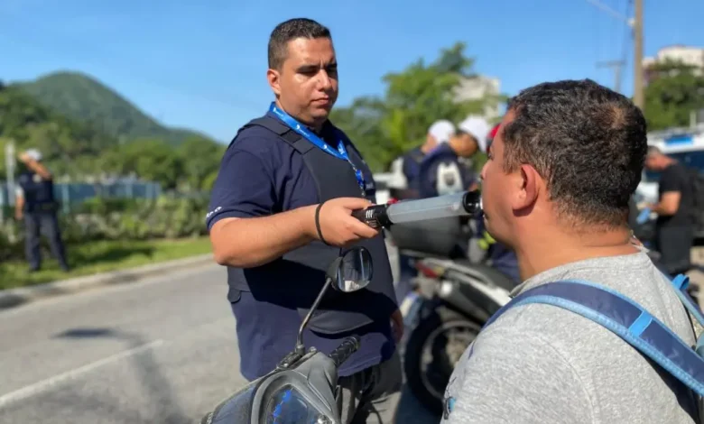 Detran-SP registra recorde de fiscalização de motoristas em agosto 1 Detran-SP registra fiscalização recorde de 105 mil motoristas em agosto. Operações intensificadas em Bauru e Barretos contribuíram para a marca histórica. A campanha visa coibir a direção embriagada e garantir a segurança no trânsito.