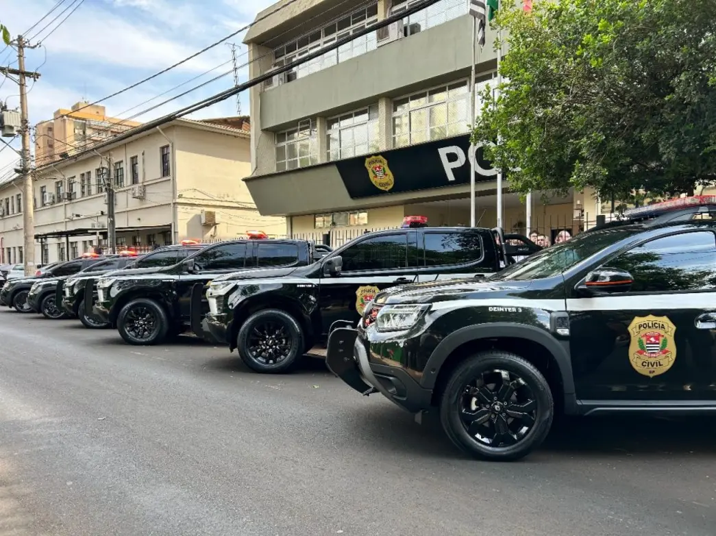 Governo de São Paulo entrega 70 viaturas reforçando segurança em Ribeirão Preto. Ações beneficiam Polícias Civil e Militar, garantindo policiamento mais eficiente e próximo à população.