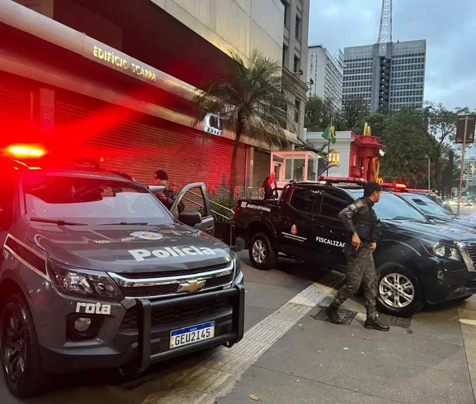 Polícia Militar, Secretaria da Fazenda e Ministério Público desarticulam grupo criminoso que lavava bilhões em postos de gasolina, motéis e fintechs no estado de São Paulo.