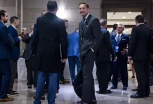 Deputado americano Rich McCormick ataca decisão do STF que condenou Bolsonaro, chamando-o de "farsa política" e ministros de "criminosos". McCormick promete punições aos ministros, incluindo Alexandre de Moraes.