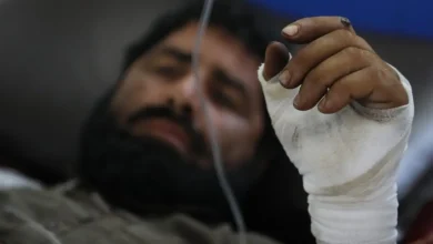 Terremoto de magnitude 6.0 devasta o Afeganistão, matando mais de 800 pessoas. A tragédia intensifica as dificuldades enfrentadas pelo país, incluindo crise econômica e violação de direitos humanos sob o regime talibã.