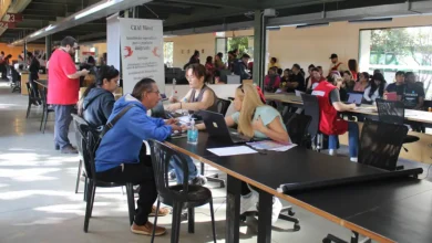 Centros de Integração da Cidadania (CICs) de São Paulo oferecem oportunidades de emprego, saúde e cidadania. Participe de um feirão de empregos, palestras, serviços médicos e ações de inclusão social.