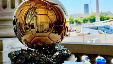 O prêmio de melhor jogador do mundo está mais aberto que nunca! Vários candidatos disputam a Bola de Ouro em uma cerimônia emocionante. Descubra quem será o novo campeão!